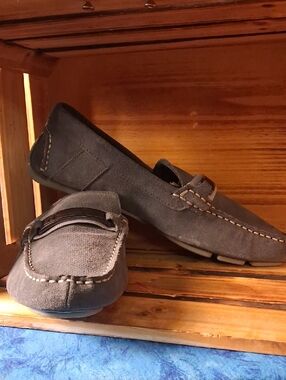 Calvin Klein Men's Suede Loafers in Gray with Contrast Stitching, 9.5